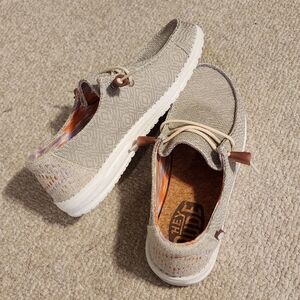 Hey Dude, Size 8 EUC
